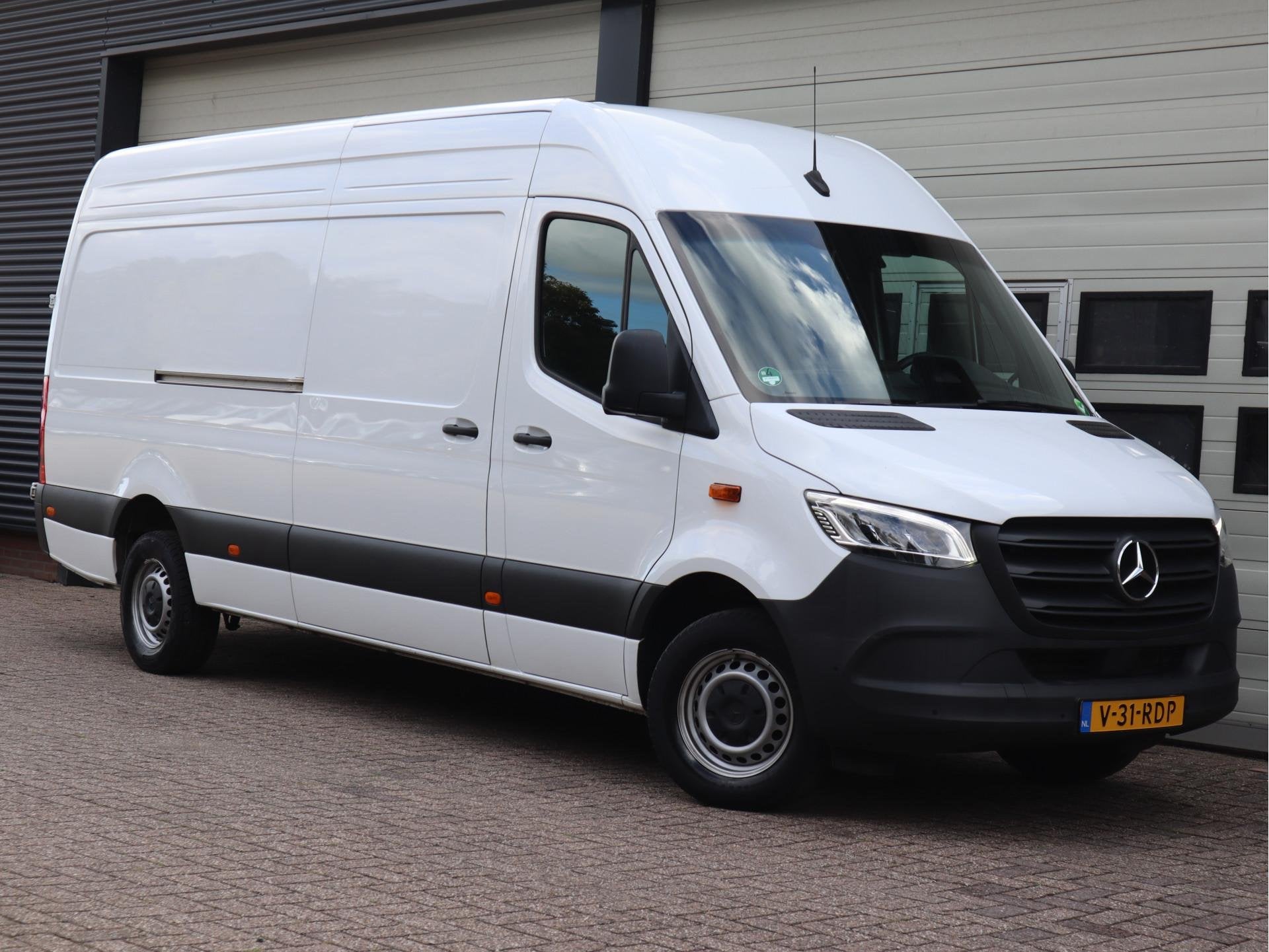 Mercedes-Benz Sprinter 317 CDI Automaat L3H2 Pro - Nieuw Mod, Auto's, Stof, Gebruikt, 4 cilinders, 2000 kg