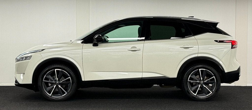 Nissan Qashqai 1.3 MHEV Xtronic Tekna*Panodak*Adaptive*360Ca, Zwart, 4 cilinders, Leder en Stof, Wit