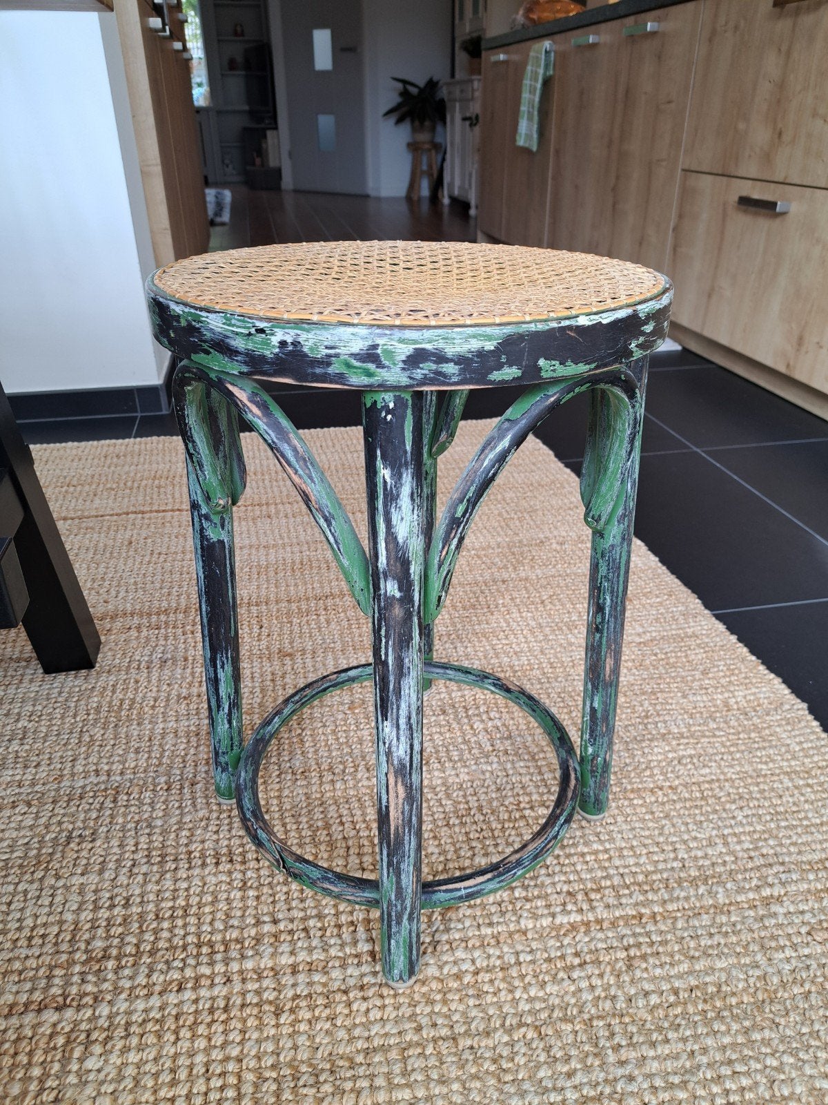 Vintage krukje/bijzettafel met webbing zitting, Ophalen, Gebruikt, Hout