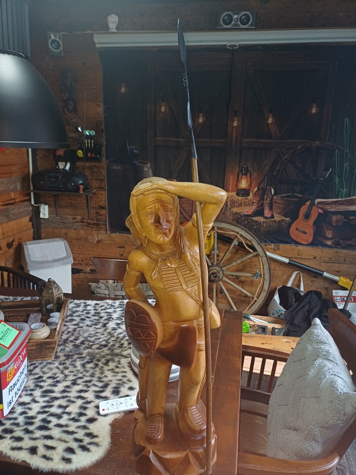 Houten beeld van Indiaan met speer en schild, Ophalen, 50 - 100 cm, Handgemaakt, Beeld