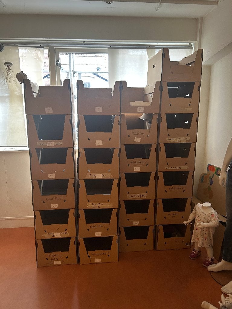 60 stevige kartonnen displaybakken opbergbak, Ophalen, Gebruikt, 40 tot 60 cm, Opvouwbaar