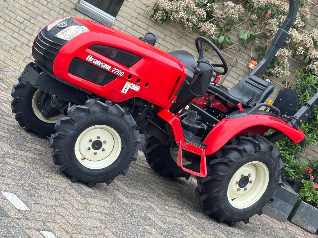 Branson 2200 diesel minitractor met stuurbekrachting, Zakelijke goederen, Gebruikt, Overige merken, Tot 2500