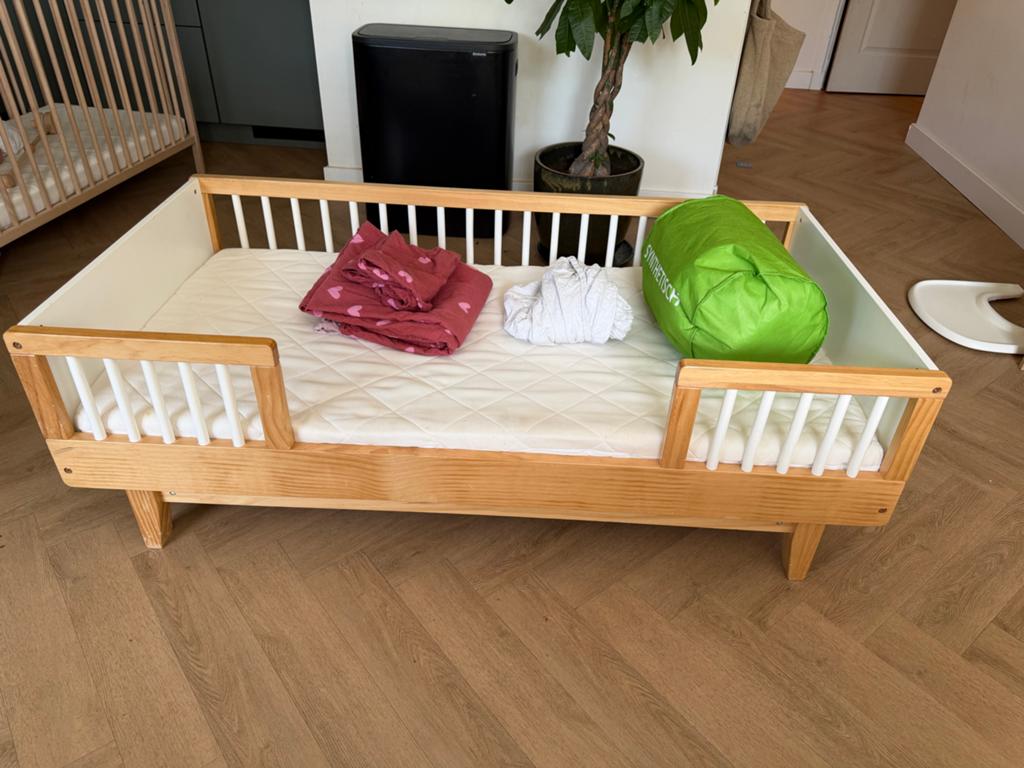 Petit Amelie peuterbedje, Kinderen en Baby's, Kinderkamer | Bedden, 70 tot 85 cm, 140 tot 160 cm, Zo goed als nieuw, Ophalen