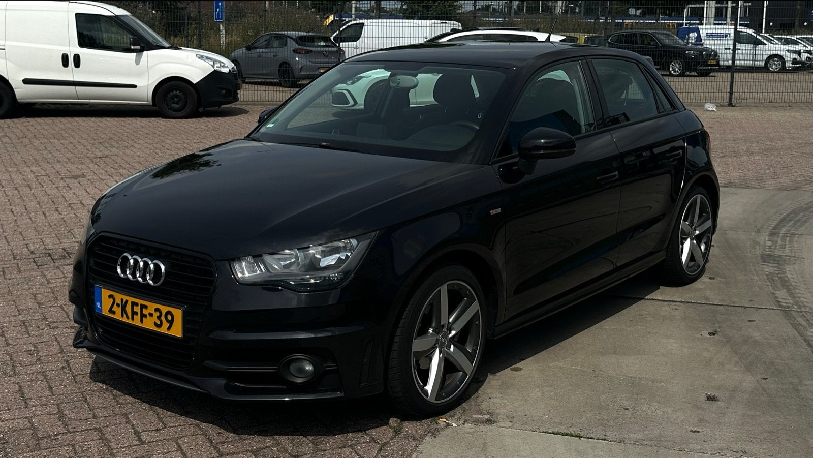 Audi A1 Sportback S-line 1.2 Tfsi 63KW SB 2013 Zwart, Auto's, Audi, Voorwielaandrijving, Zwart, 4 cilinders, Start-stop-systeem