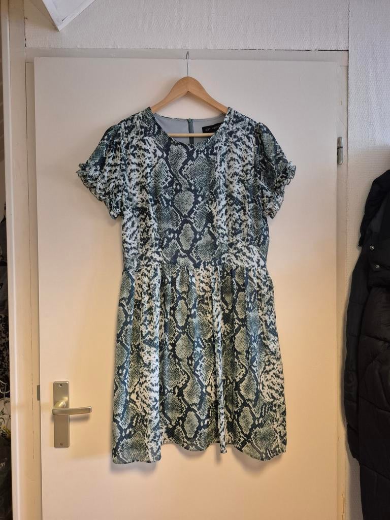 Grijze zomerjurk L, getailleerd, tot boven de knie, Kleding | Dames, Jurken, Ophalen of Verzenden
