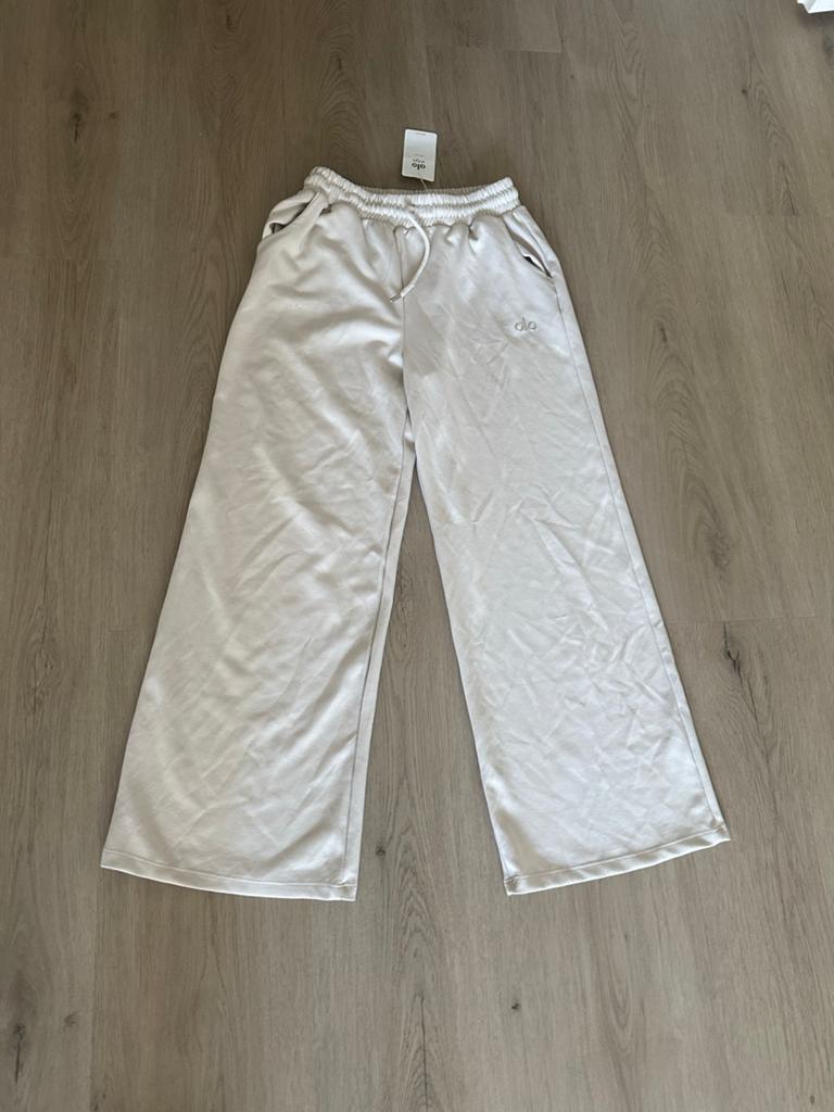 Nieuwe Alo Yoga broek maat XL, Beige, Maat 46/48 (XL) of groter, Nieuw, Ophalen of Verzenden