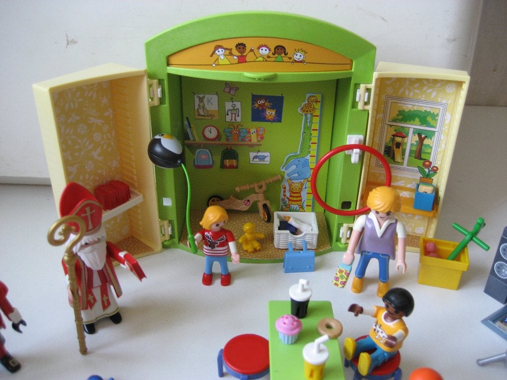 Foto 5 van playmobil sint en piet op het kinderdagverblijf
