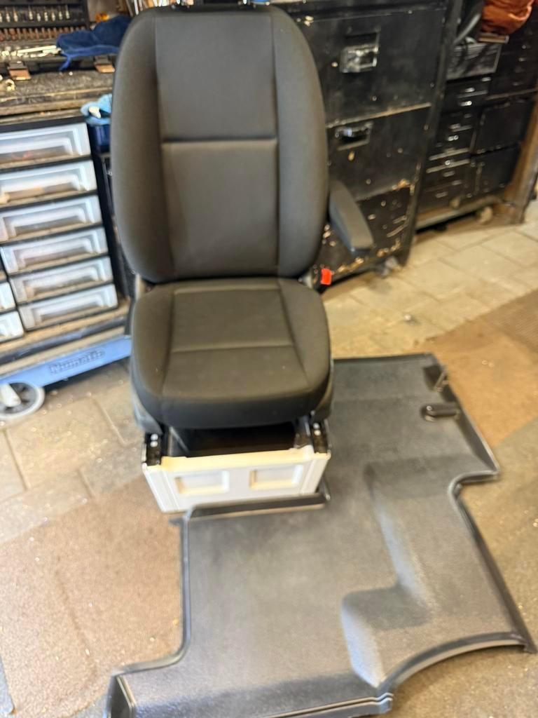 nette bijrijdersstoel met armleuning sprinter 907/910, Auto-onderdelen, Ophalen, Gebruikt, Volkswagen