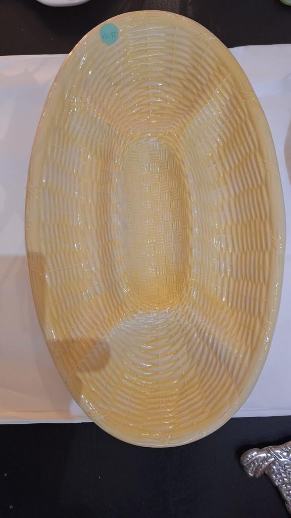 Prachtige zachtgele Portugese Majolica schaal, Ophalen of Verzenden, Zo goed als nieuw, Ovaal, Porselein of Keramiek