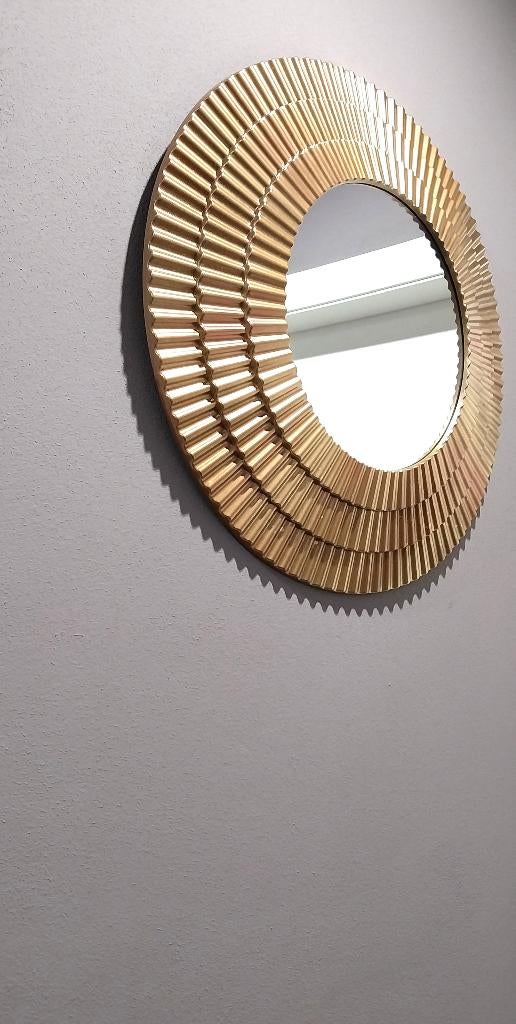 Grote Ronde Gouden Wandspiegel – Geribbelde – Diam. 56 cm, Huis en Inrichting, Woonaccessoires | Spiegels, Verzenden, Rond, Zo goed als nieuw