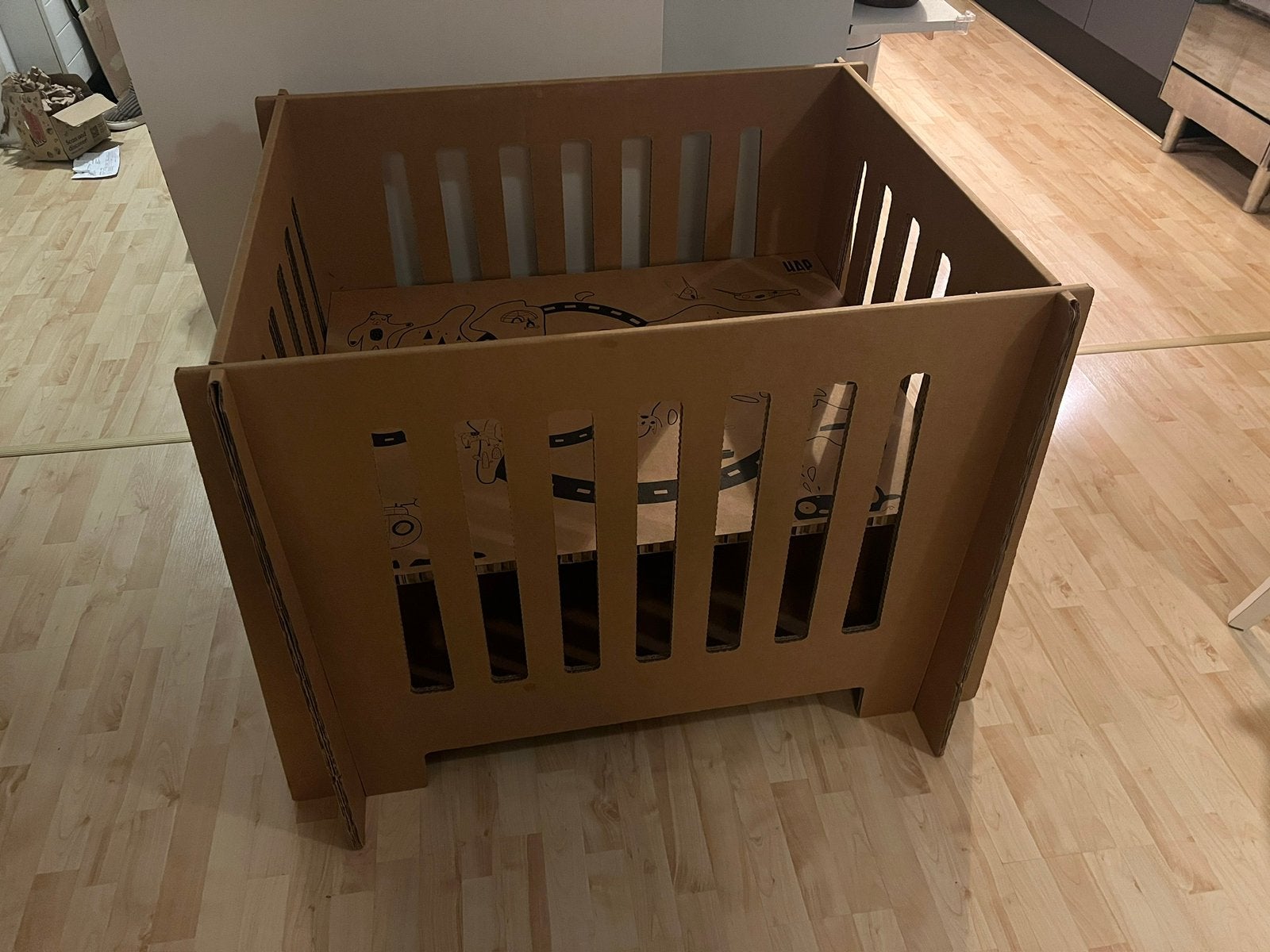 HAP Duurzaam Kartonnen Babybox & Speelkasteel!, Ophalen, Zo goed als nieuw