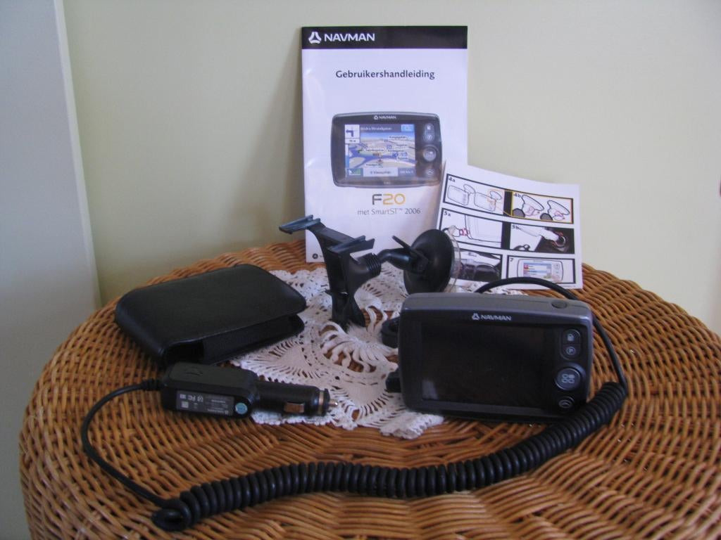 Navman F20 * compleet set * uit 2007 🤭 * wie wat bewaard..., Ophalen of Verzenden, Zo goed als nieuw