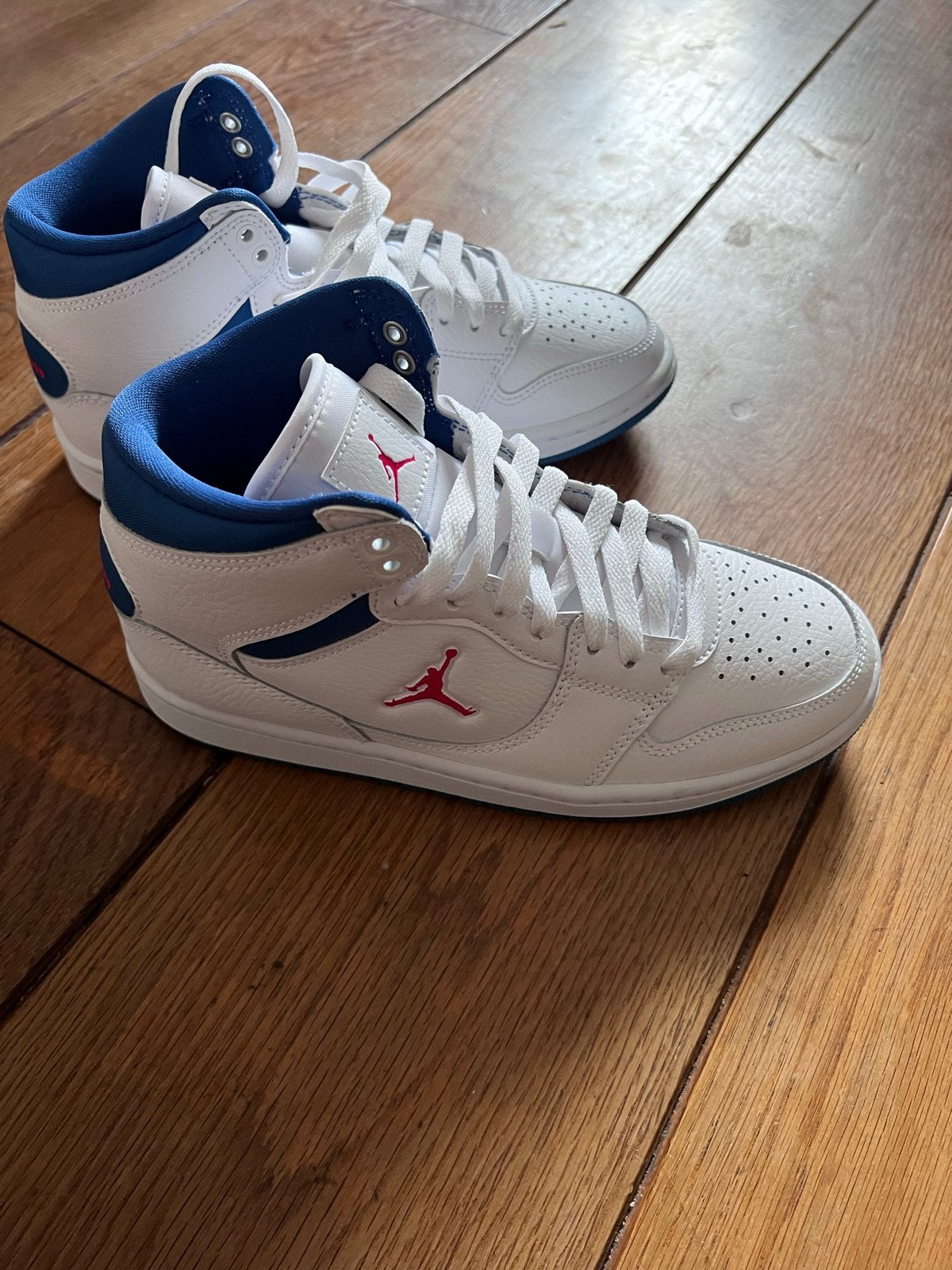 Nike Jordan sneakers wit/blauw - Maat 37,5, Ophalen of Verzenden, Nieuw, Wit, Sneakers of Gympen