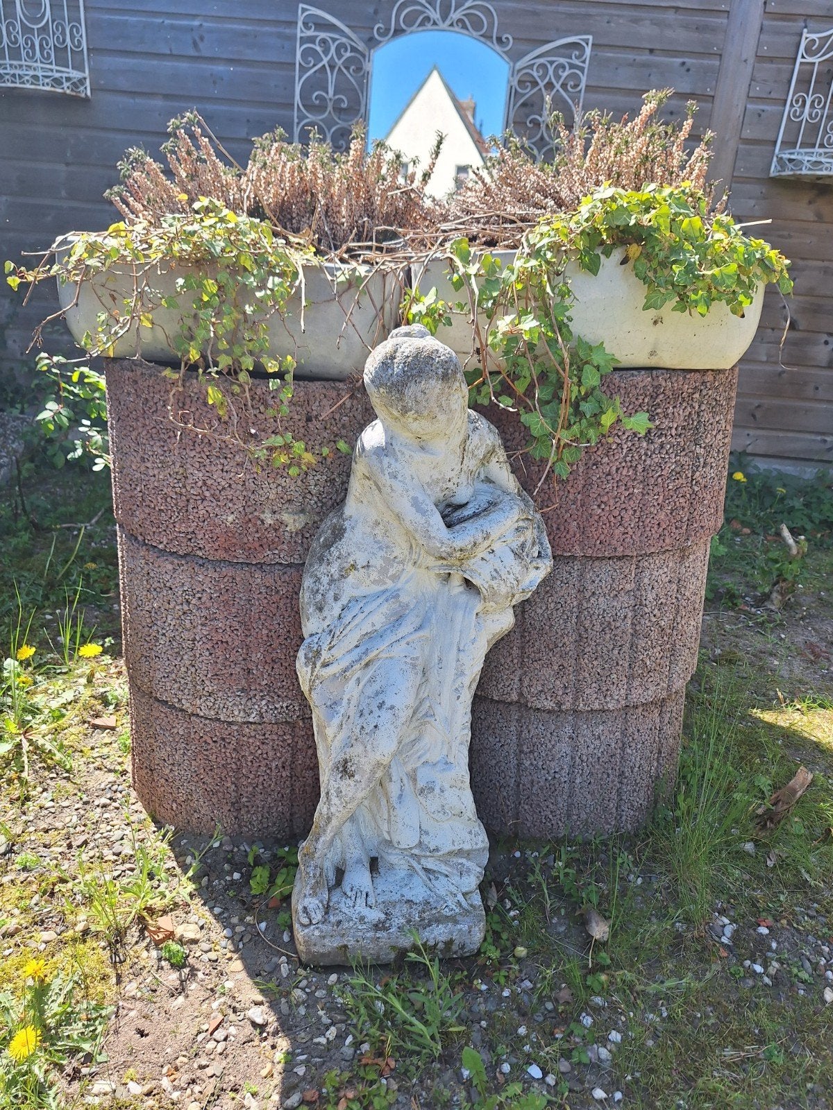 Tuinbeeld vrouw met Kruik (steen), Tuin en Terras, Ophalen, Gebruikt, Steen, Mensenbeeld