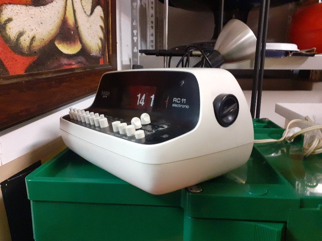 SABA pro rc11 wekker radio wit jaren 70 space age design, Gebruikt, ?, Saba, ?