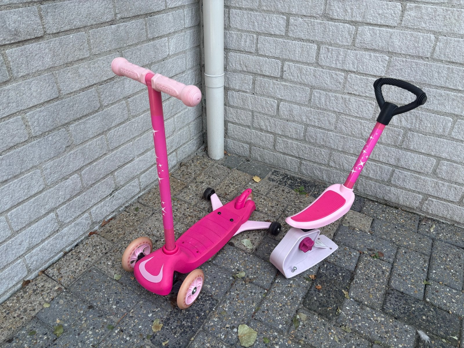 Roze step met zitje en duwstang - aanpasbaar, Ophalen, Zo goed als nieuw, Gewone step