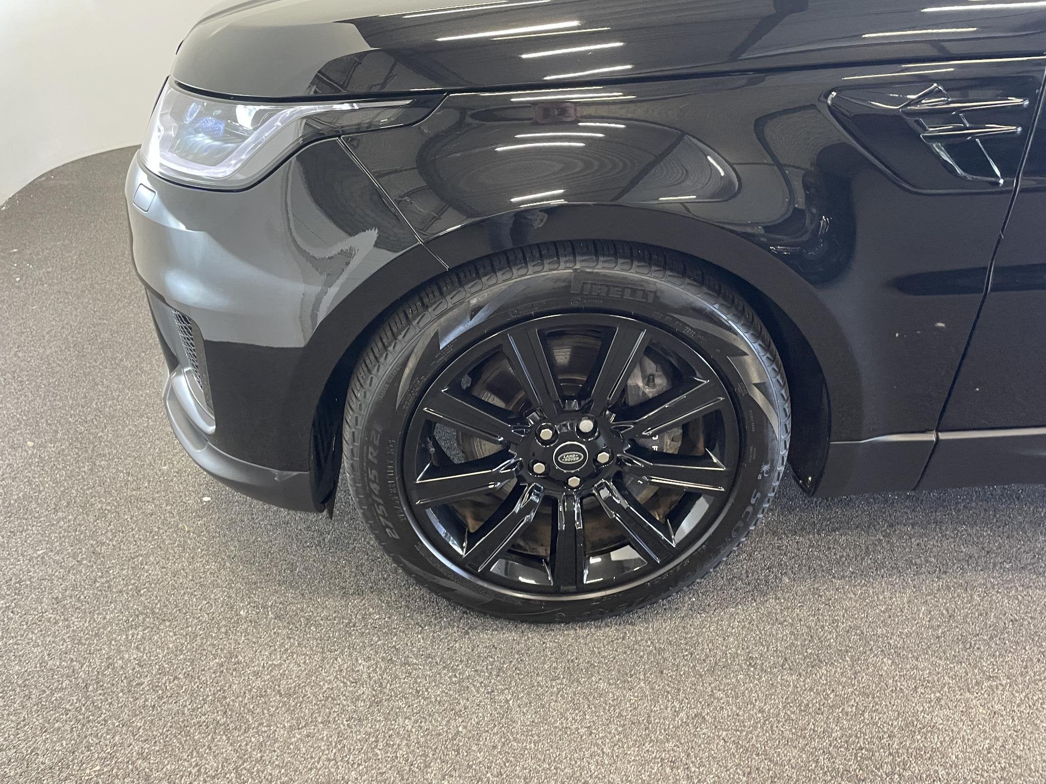 Land Rover Range Rover Sport P400e SE Black Pack Navigatie A, Gebruikt, 2500 kg, Zwart, Bedrijf