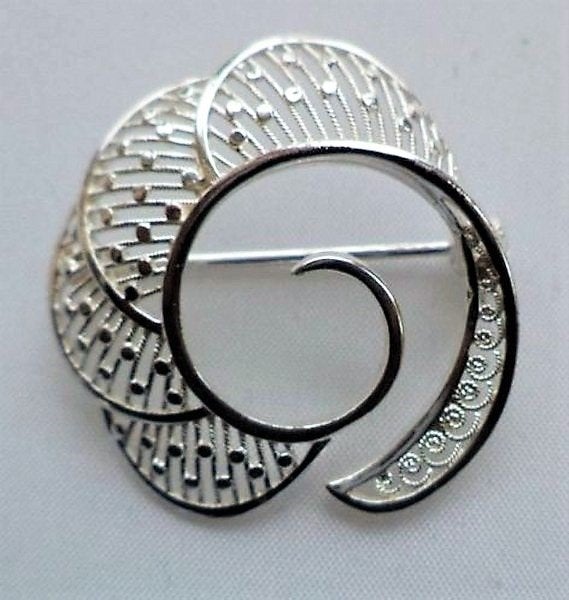 Moderne vintage filigrain Spiraal broche (7234-3554), Ophalen, Zo goed als nieuw, Zilver, Overige materialen