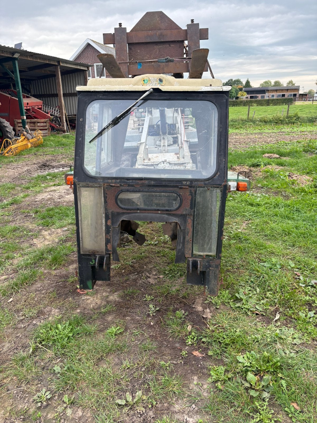 John Deere cabine, Zakelijke goederen, Ophalen