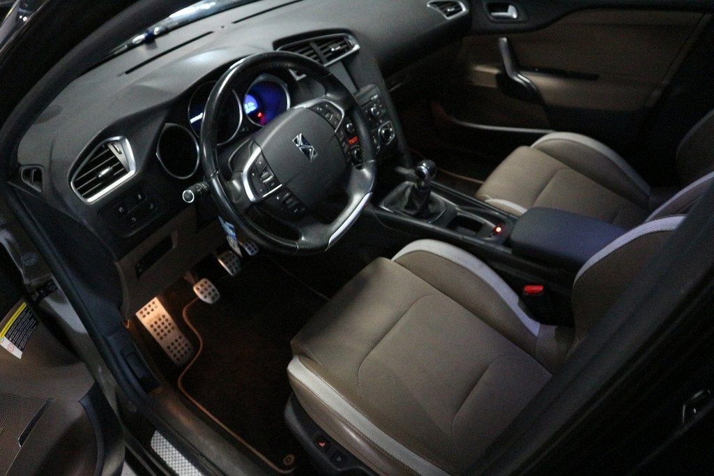Citroen DS4 1.6 VTi APK 6-2027 / MASSAGE / RIJKLAAR ! ! !, Auto's, Citroën, Euro 5, Gebruikt, 4 cilinders, Bruin
