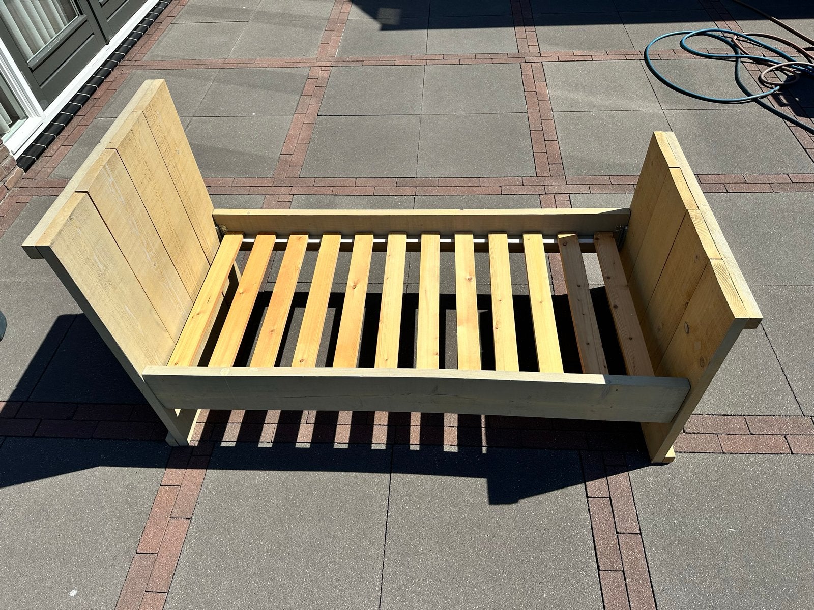 Stevig houten peuterbed met lattenbodem, Ophalen, Gebruikt, 190 cm of minder, Hout