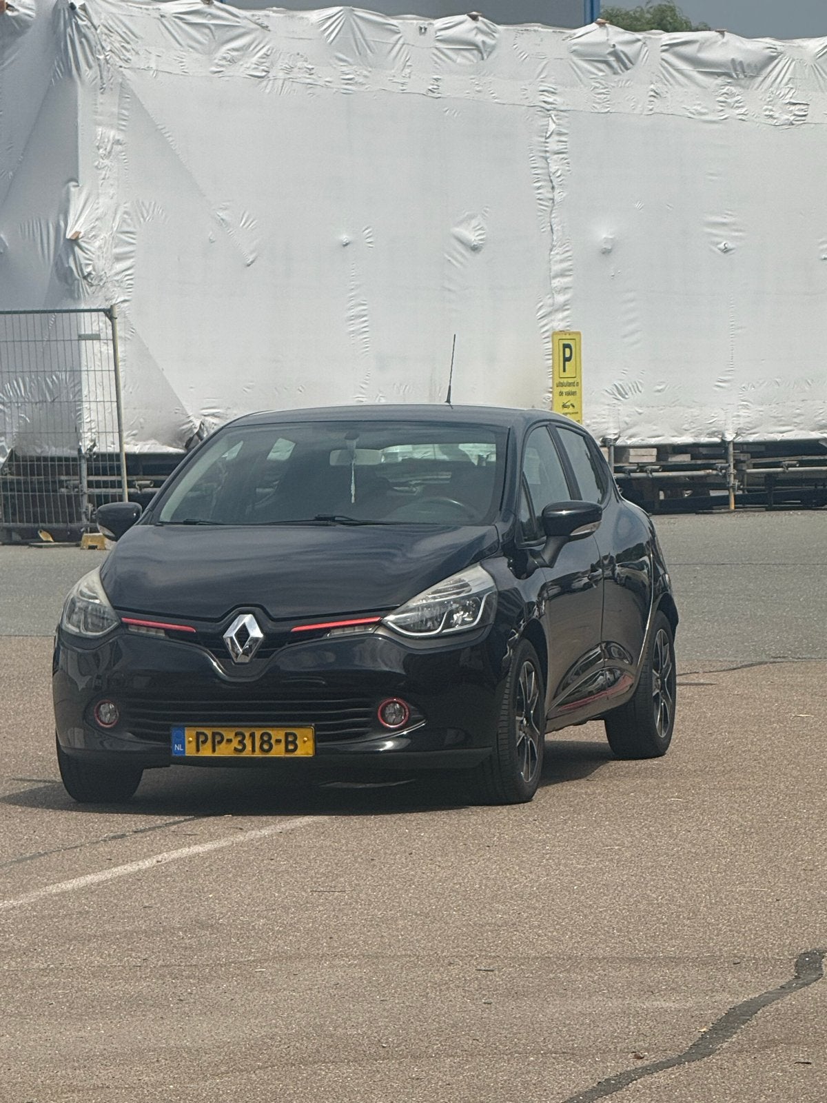 Renault Clio 0.9 TCE 66KW 2013 Zwart, Voorwielaandrijving, 898 cc, 40 €/maand, 540 kg