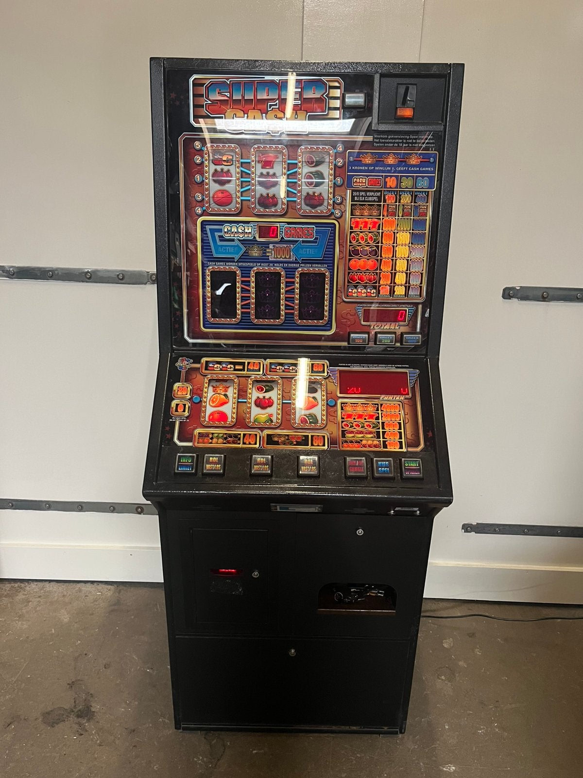 Te koop Super cash Met biljetten in en uit, Met sleutels, Gebruikt, Eismaspeelautomaten, Grote dijlakker 34