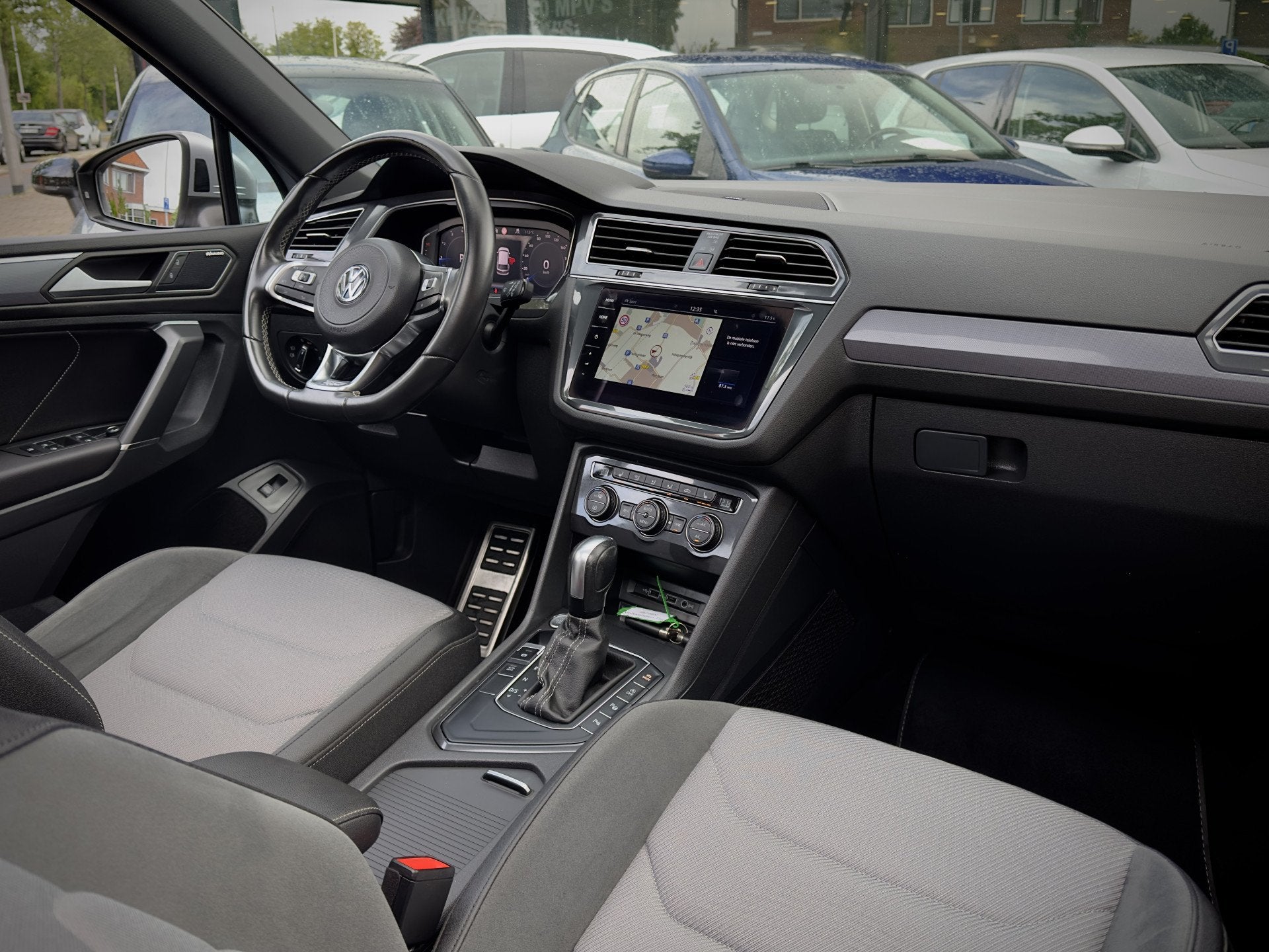 Volkswagen Tiguan Allspace 1.5 TSI AUT7 3x R-LINE 7PERS PANO, Auto's, Automatische klimaatregeling, Euro 6, 150 pk, 7 stoelen