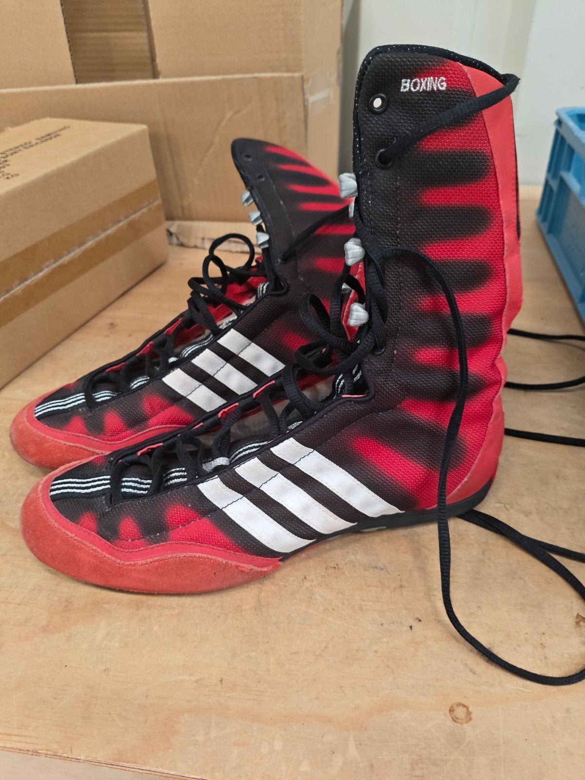 Adidas boksschoenen - Rood/Zwart maar 40,5, Gebruikt, Overige, Maat XS of kleiner, Ophalen of Verzenden