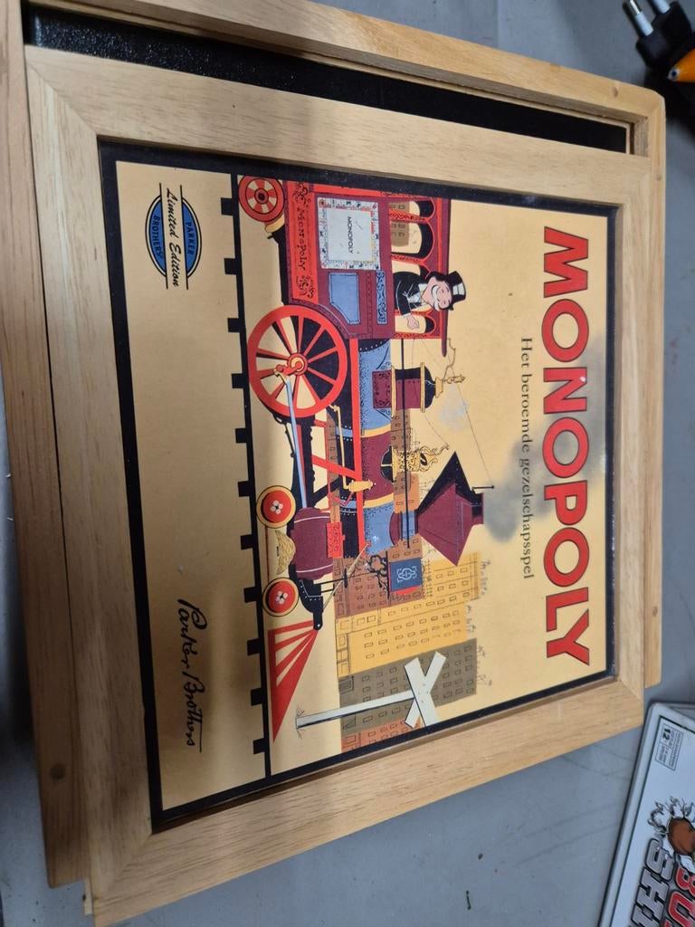 Monopoly in houten doos, Hobby en Vrije tijd, Gezelschapsspellen | Bordspellen, Ophalen of Verzenden