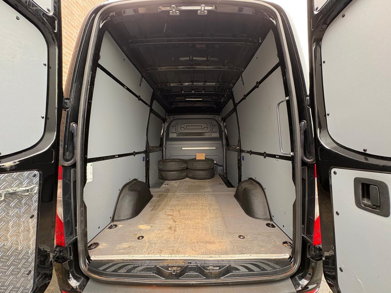 Mercedes-Benz Sprinter 317CDI 170PK L2H2 3.500KG Trekhaak /, Gebruikt, 4 cilinders, Met garantie (alle), Zwart