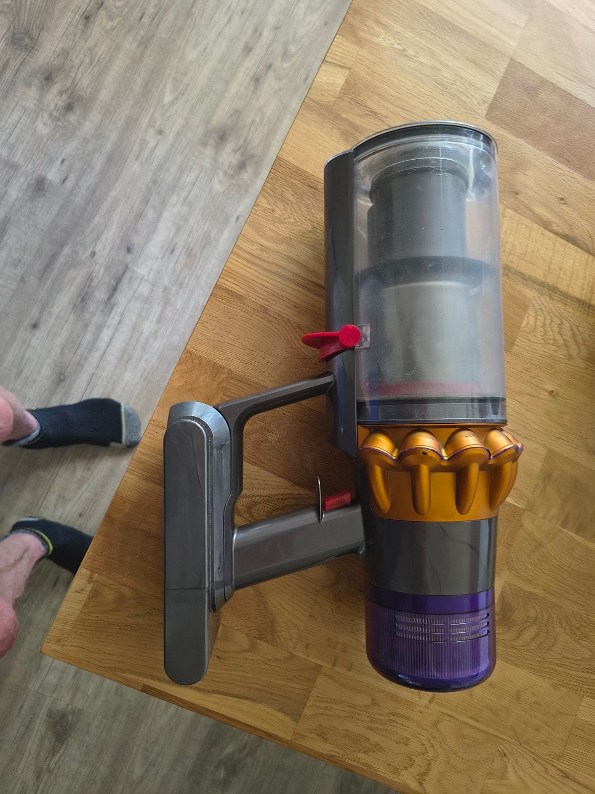 Defecte Dyson v15 absoluut defect inclusief alle accessoires, Witgoed en Apparatuur, Ophalen of Verzenden