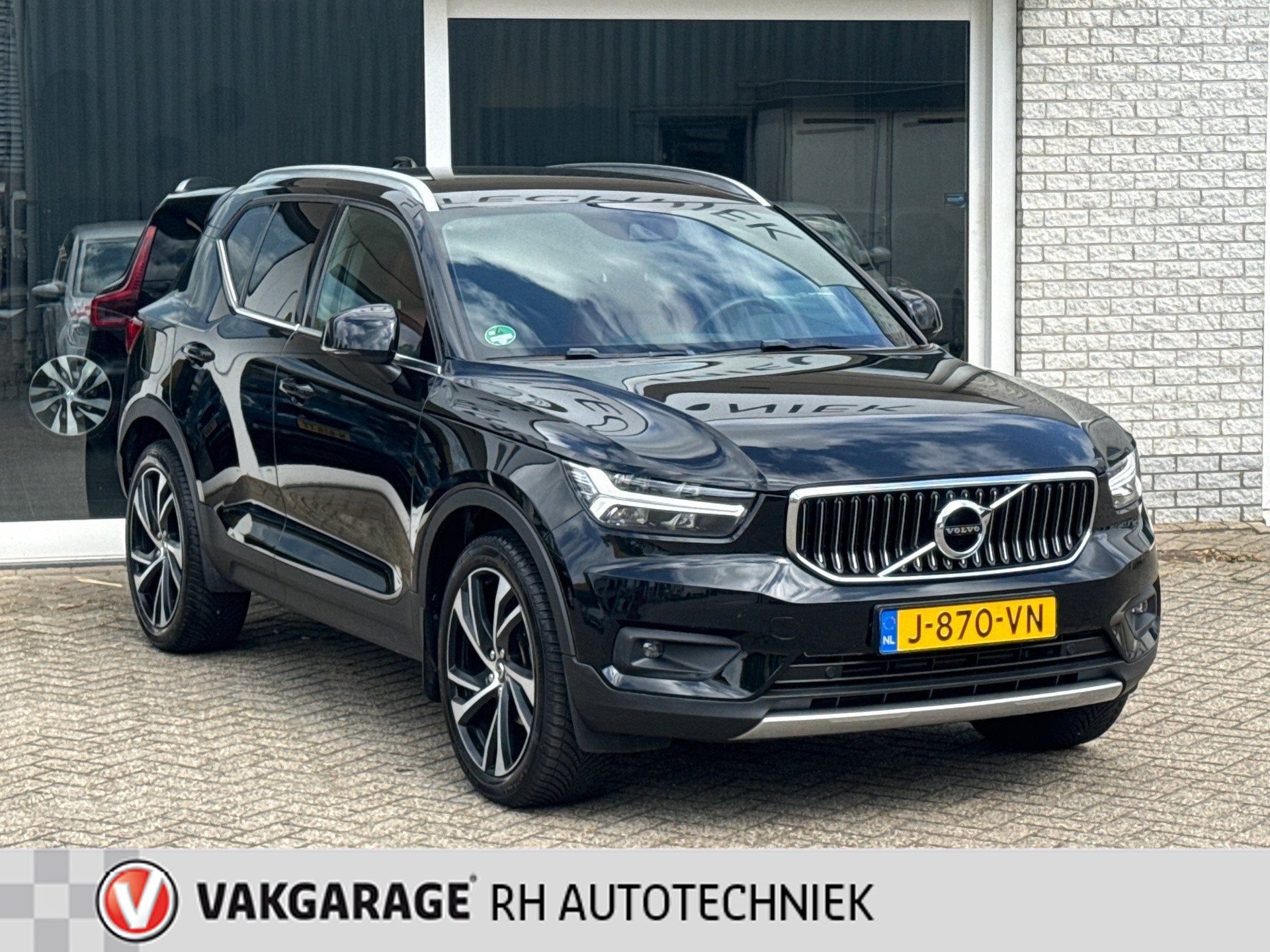 Volvo XC40 1.5 T2 Inscription, Auto's, Euro 6, 129 pk, Zwart, Bedrijf