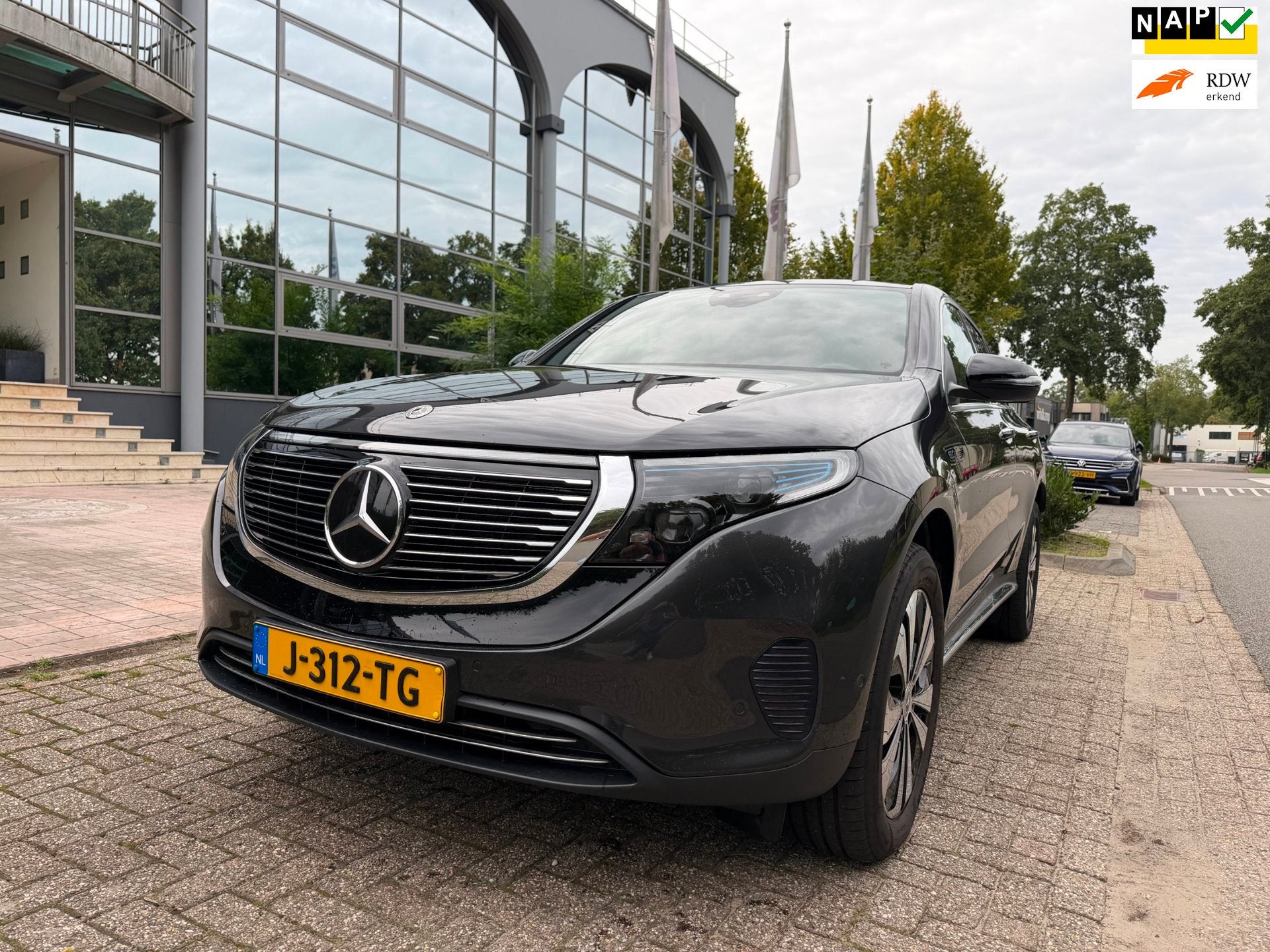 Mercedes-Benz EQC 400 4MATIC Business Solution Luxury 80 kWh, Auto's, 80 kWh, 1333 min, Origineel Nederlands, Vierwielaandrijving