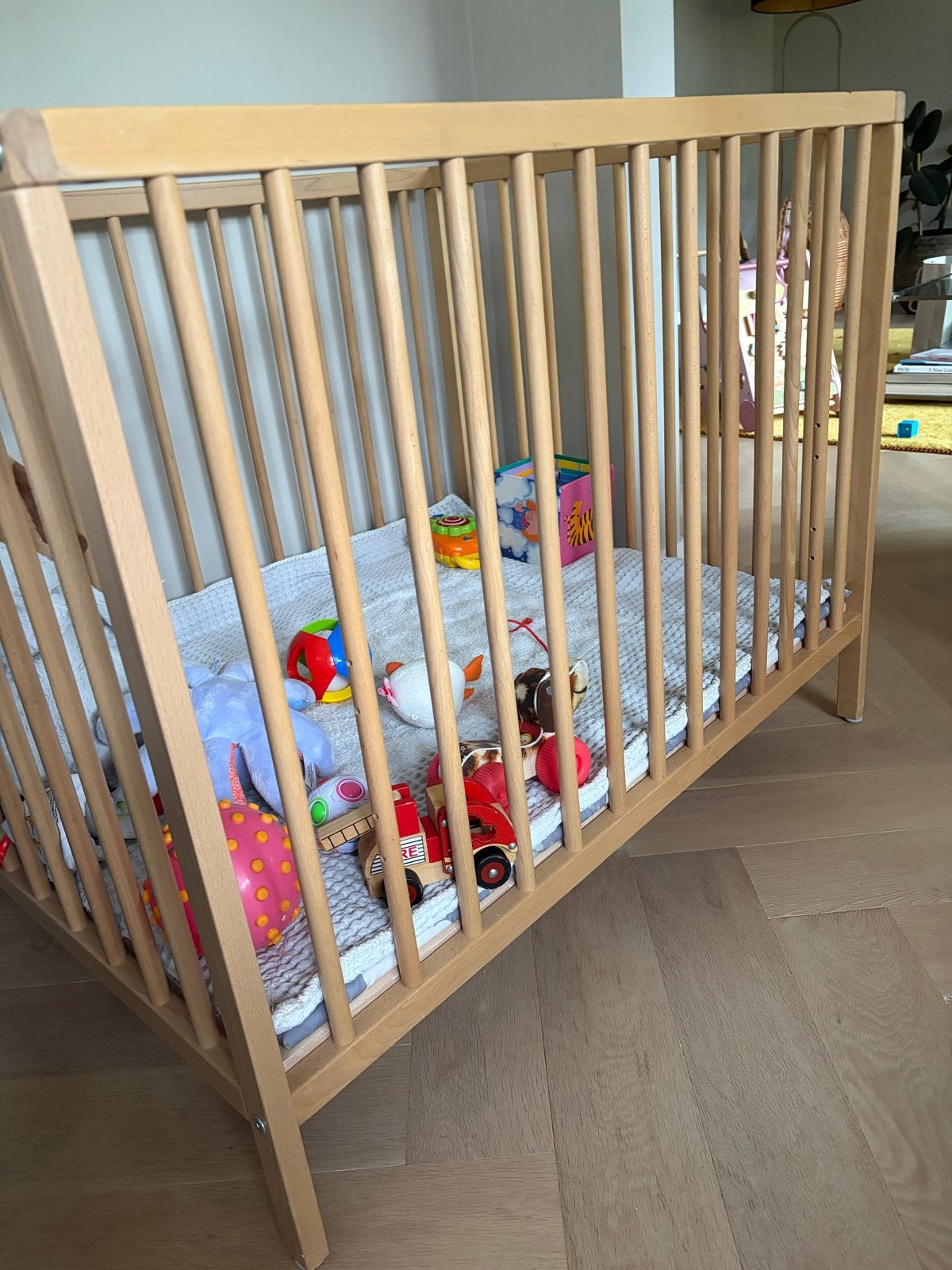 Mooie houten box, in hoogte verstelbaar 1 meter bij 73 cm, Ophalen, Gebruikt, Rechthoekig, In hoogte verstelbaar