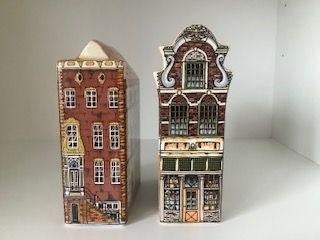2 keramische polychroom miniatuurhuisjes grachtenhuizen, Ophalen, Zo goed als nieuw