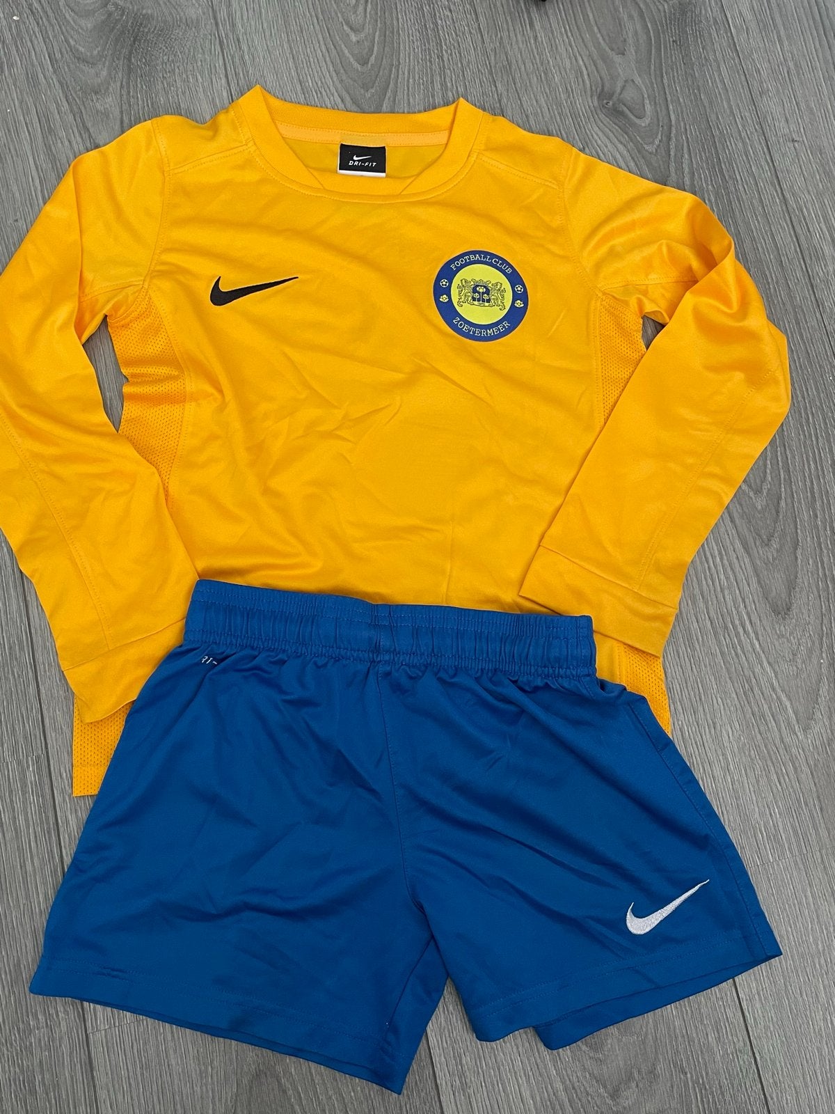 FC Zoetermeer voetbal tenue maat 122-128, Ophalen of Verzenden, Gebruikt, Jongen of Meisje, Sport- of Zwemkleding