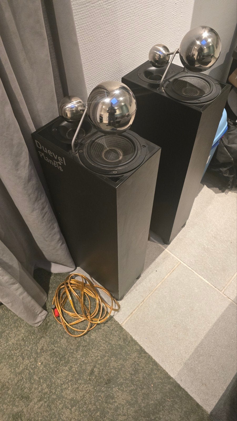 2 stuks Duevel Planets Vloerstaande Luidspreker, Vloerstaande luidspreker, Gebruikt, Minder dan 60 watt, Ophalen