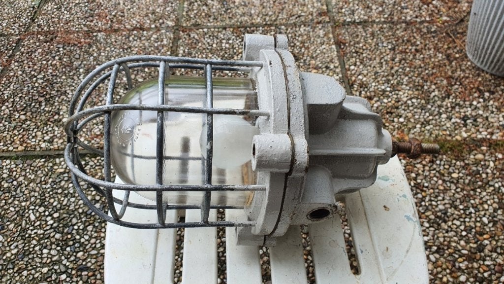 Fabriekslamp Massief Gietijzer Gewicht is 10,76 KG.  De Fabr, Ophalen