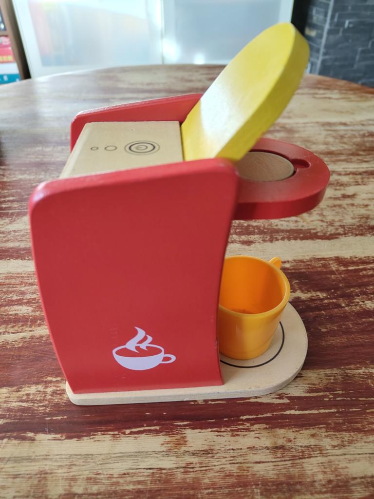 Houten speelgoed koffiezetapparaat met kopje, Kinderen en Baby's, Speelgoed | Houten speelgoed, Ophalen, Gebruikt, Meubelstuk of Keukentje