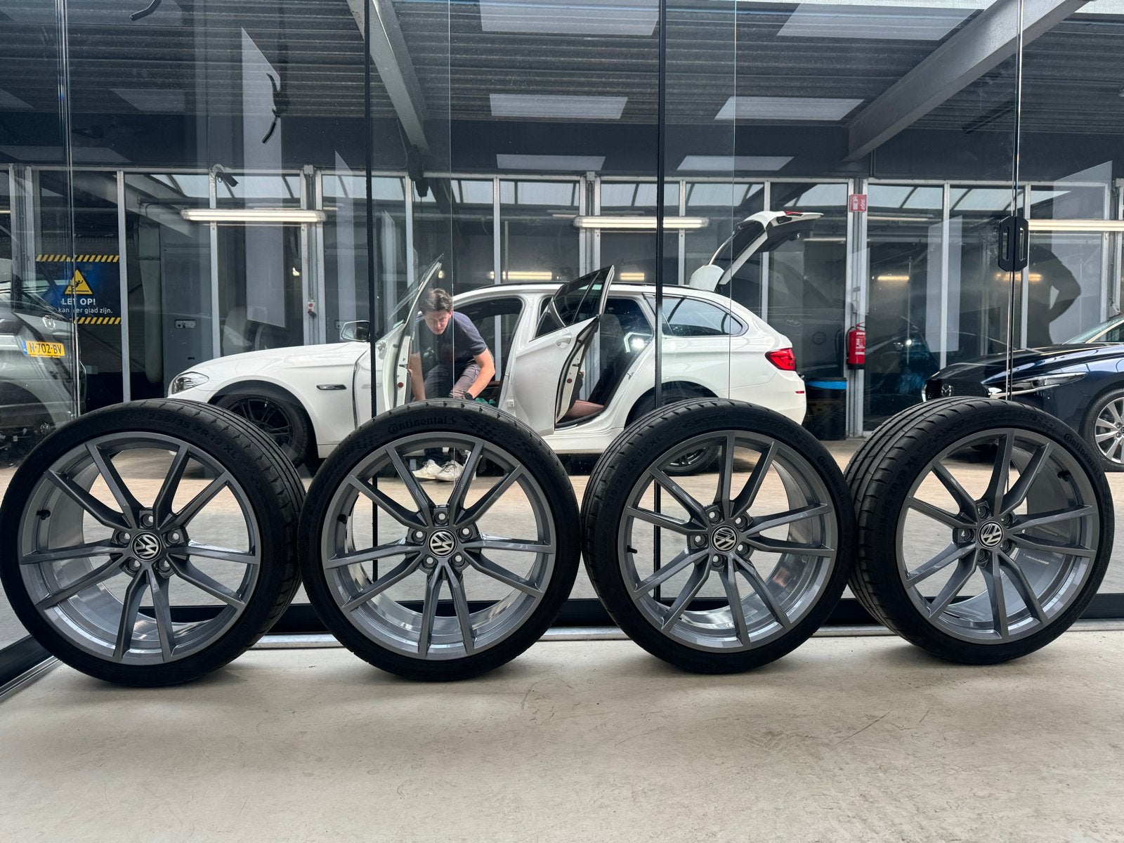 Pretoria Velgen 19 inch - Compleet hersteld & nieuwe banden!, Banden en Velgen, 235 mm, Personenwagen, Gereviseerd
