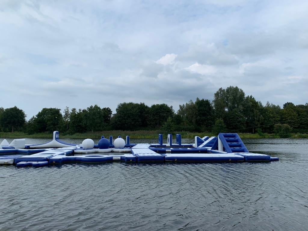 aquapark, waterspeelpark,opblaasbaar speelparadijs,stormbaan, Ophalen of Verzenden, Zo goed als nieuw