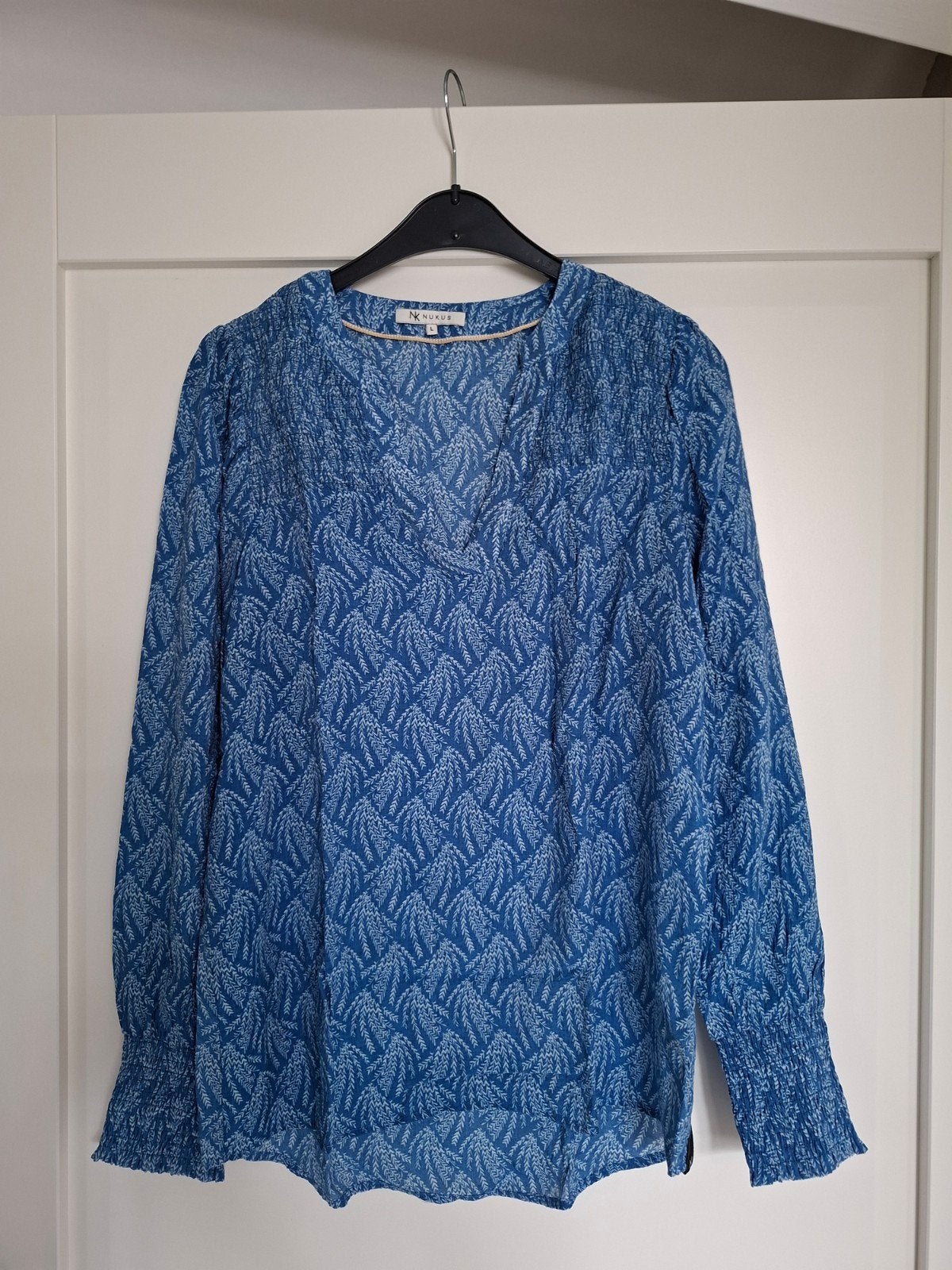 Nukus top V-hals lange mouwen maat L, Kleding | Dames, Tops, Blauw, Maat 42/44 (L), Ophalen of Verzenden, Lange mouw