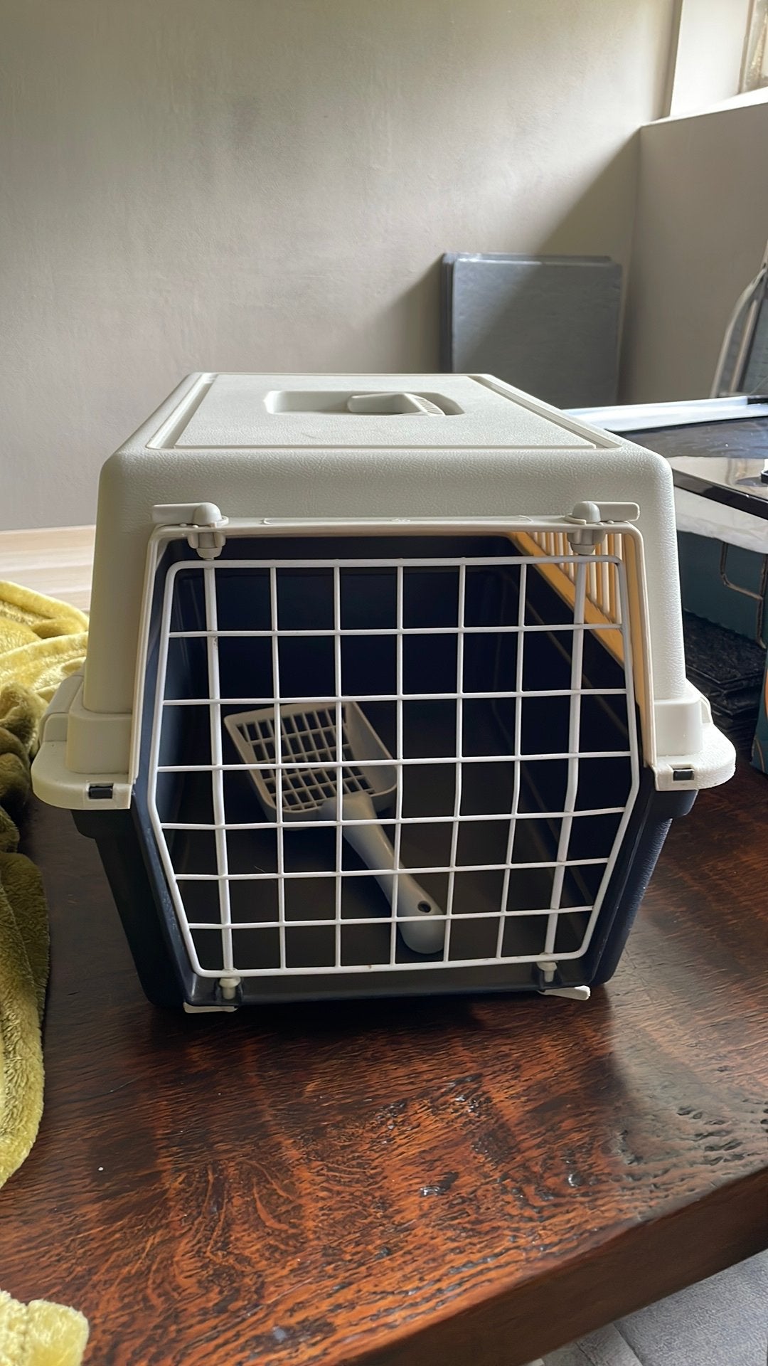 Kattenmandje, Ophalen