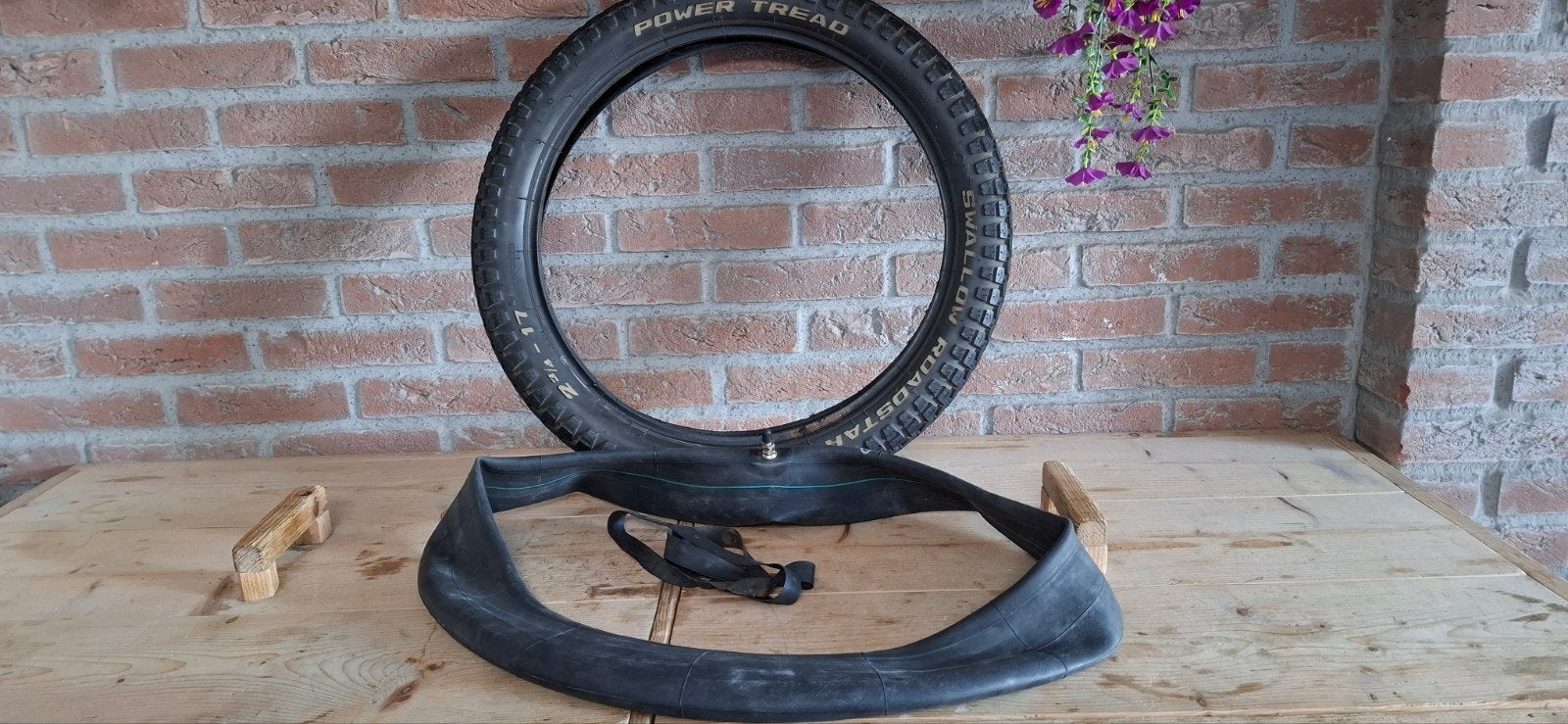 Gebruikte bromfietsband 2 3/4-17 met binnenband en lint, Ophalen of Verzenden