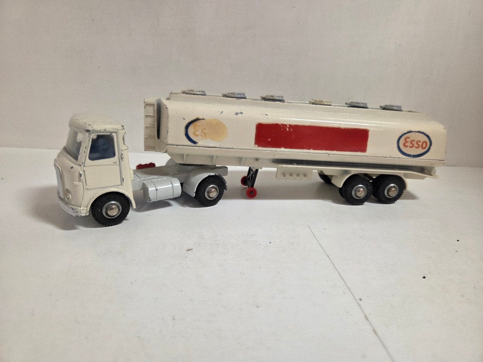 Dinky Toys AEC tankwagen Esso, Auto, ., Dinky Toys, Ophalen of Verzenden