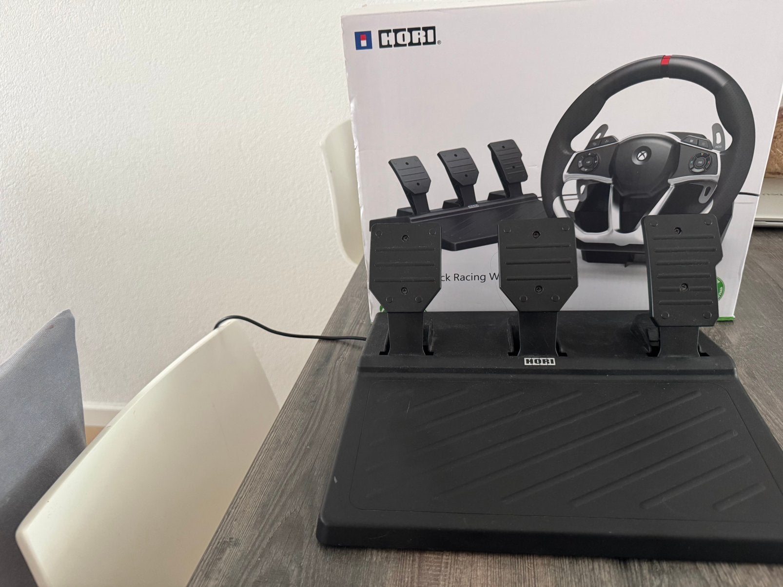 Foto 7 van HORI Force Feedback Racing Wheel DLX + 3 Pedalen | Series X