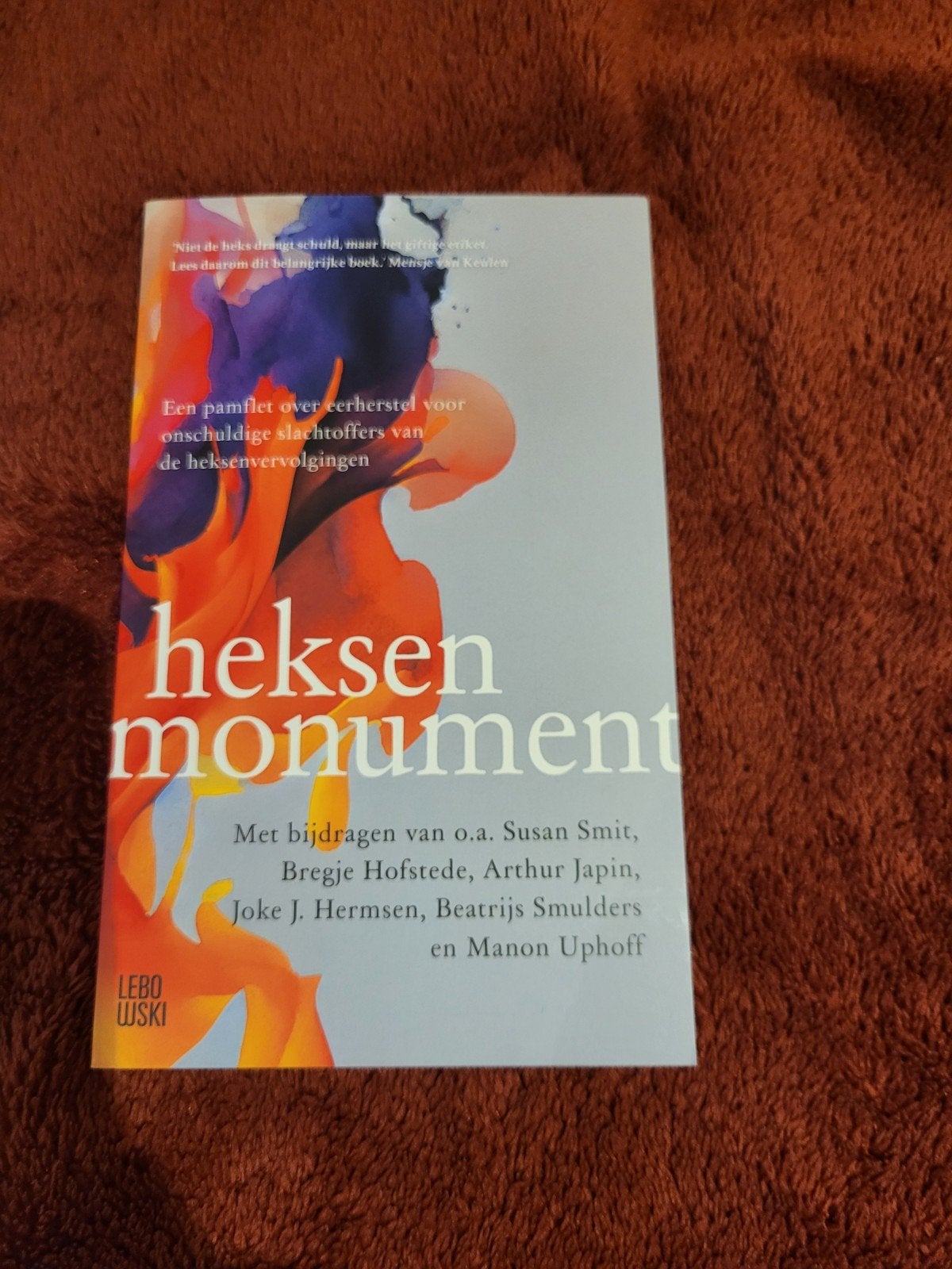 Heksenmonument: Pamflet over herstel heksenvervolgingen, Ophalen of Verzenden, Zo goed als nieuw, Susan Smit, Bregje Hofstede, Arthur Japin e.a.