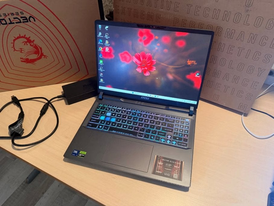 Foto 3 van MSI Vector 16 HX AI Ultra 9 275HX RTX 5070 Ti Gaming Laptop!