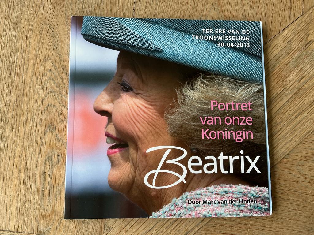 Portret van onze Koningin Beatrix - Troonswisseling, Ophalen of Verzenden, Zo goed als nieuw, Nederland, Tijdschrift of Boek